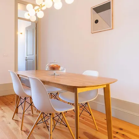 Modern Flat With Terrace & Garage By Hostwise
