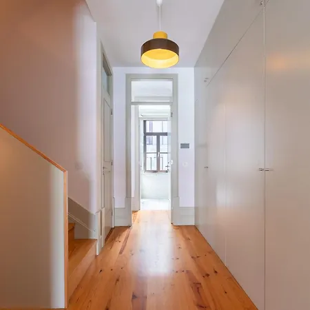 Modern Flat With Terrace & Garage By Hostwise
