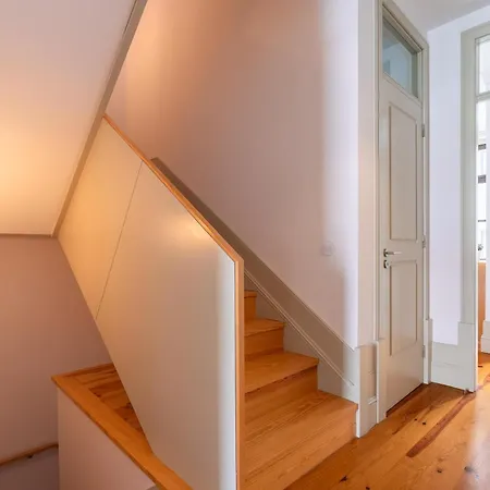 Modern Flat With Terrace & Garage By Hostwise