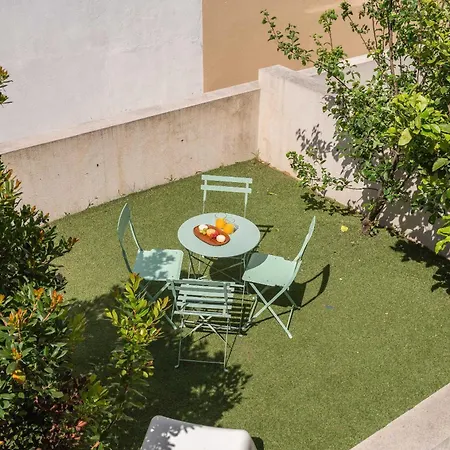 Modern Flat With Terrace & Garage By Hostwise