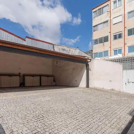 Апартаменты Modern Flat With Terrace & Garage By Hostwise *